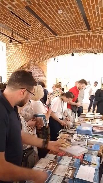 10.07.24. 003. Ознакомление с книгами, иконами, афонскими сувенирами архондарика смотреть онлайн