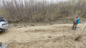 якорь лопата  и внедорожник 3т , на песке .Мои якоря не пашут на песке  ,  а Зачётные пашут!