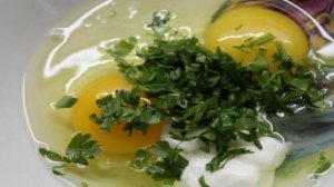 Тост на завтрак с яйцом, сыром и колбасой