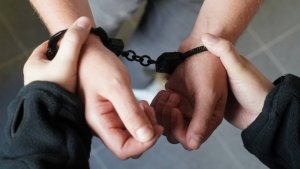 В Петербурге арестовали наехавшую на гостей бара женщину
