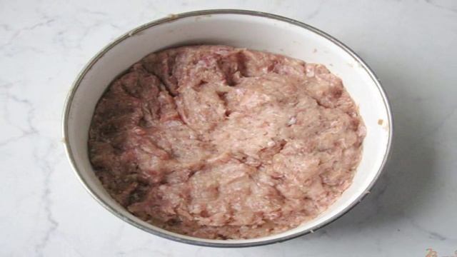 Котлеты из говядины и курицы с яблоками