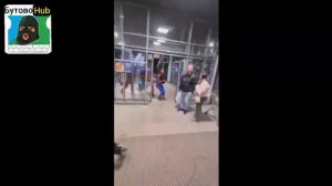 В России — новый шизо-тренд на смену квадроберам: подростки в костюмах Человека-паука врываются