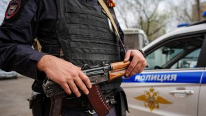 Гильзы повсюду: врачи спасают пострадавших в результате перестрелки в Махачкале