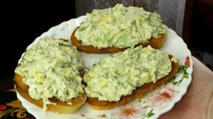 Бутерброд, с самым модным фруктом. Завтрак с ним замечательный