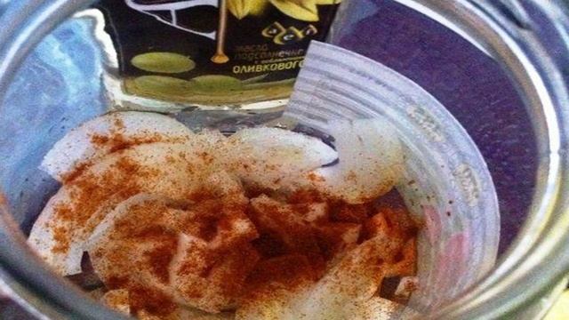 Маринованная сельдь с луком