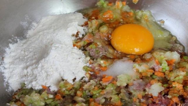 Говяжьи котлеты с кабачком
