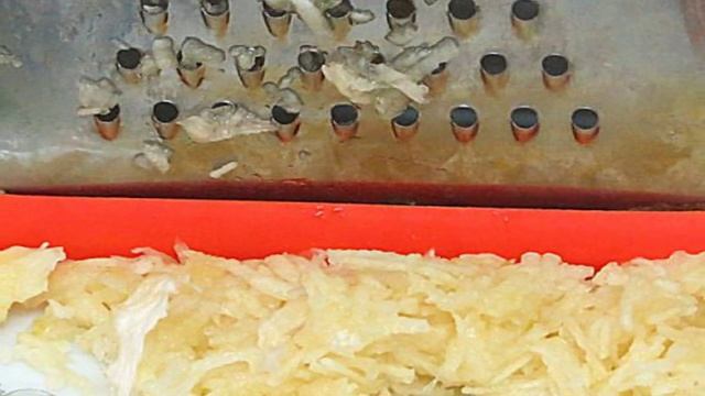 Салат из свеклы, сыра моцареллы и грецких орехов