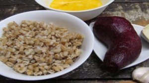 Свекольные оладьи с перловкой и сардинами