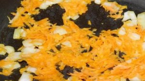 Детский суп с вермишелью и сухариками