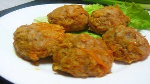 Тефтели из свинины и говядины в томатной заливке с овощами