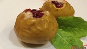 Запеченые яблоки с клюквой и медом