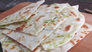 Лепешки с чесночными стрелками