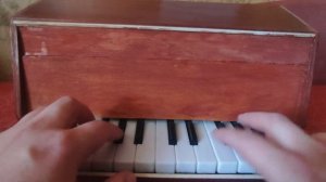 Мелодия из Гарри Поттера на  детском пианино!