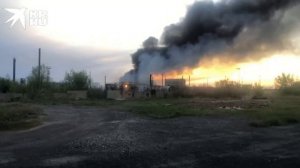 ❗️ В Орске полыхает завод «Синтезспирт».

Причина пожара пока не установлена. На месте работают пожа