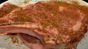 Стейк с корицей и чили перцем