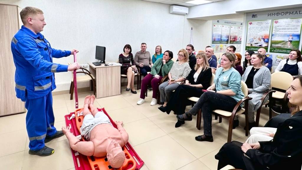 Центр медицины катастроф Югры обучает оказанию первой помощи