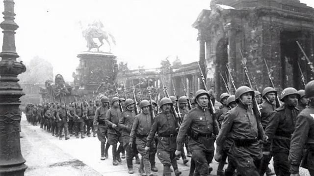 Евгений Долматовский. Имя на поэтической поверке