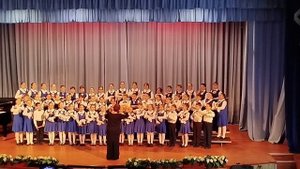 Выступление в составе хора музыкальной школы.