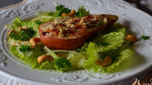Салат с фаршированной  грушей