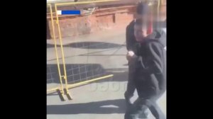 В Иркутске группа подростков ударила ножом водителя автобуса, когда он попытался помешать им поре...