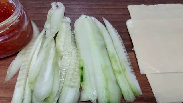 Роллы с сыром и красной икрой
