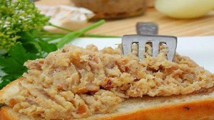 Смалец с луком, яблоком и чесноком