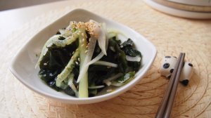 Традиционная корейская кухня: Миёк мучим (미역무침) или салат из водорослей Миёк