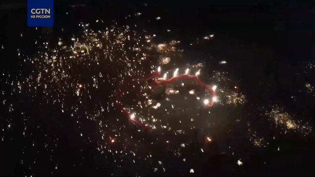 Танец дракона под фейерверком из металла в уезде Пэнъань
