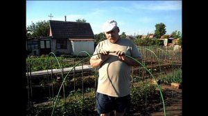 Дуги для защиты над грядками