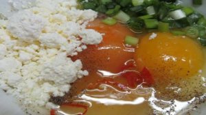 Омлет с творогом под соусом