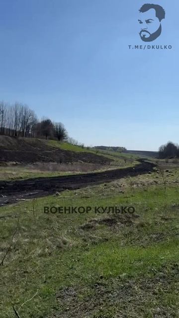 Подбитый и брошенный шведский танк Strv 122A (модификация немецкого Leopard 2A5) возле приграничного
