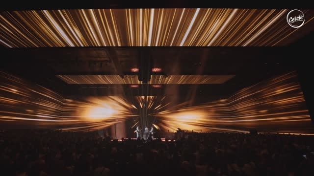 WhoMadeWho live