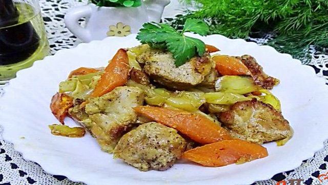 Свинина тушеная с овощами в рукаве для запекания