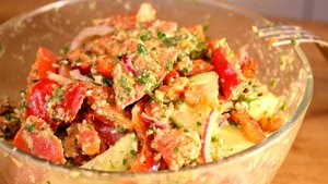 Новенький летний САЛАТ с вкуснейшей заправкой! Рецепт на скорую руку. Гости сметут за минуту!