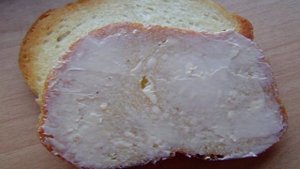 Бутерброды с красной рыбой,красной икрой и огурцом