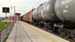 Электровоз ВЛ10У-458 в цветах РЖД с грузовым поездом