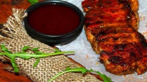 Свиной балык с ягодным соусом