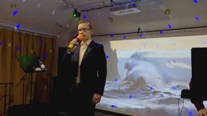 Вячеслав Бубенов спел на квартирнике песню - Есть только миг