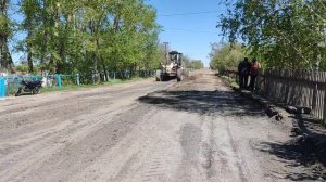 Уборка территории,лайфхак. Ровняют дорогу возле школы.Посадка клубники. #Казахстан #жизньвказахстане