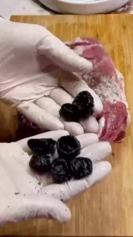 Королевская шейка с орехами и черносливом