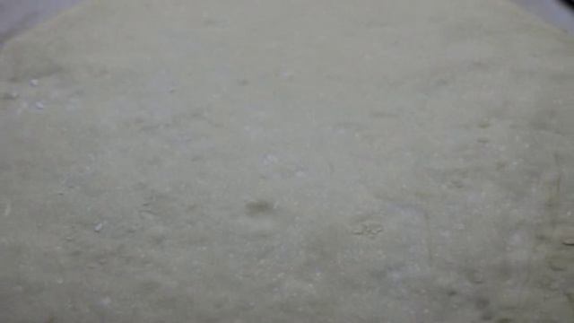 Пицца с брынзой и сырокопченой колбасой