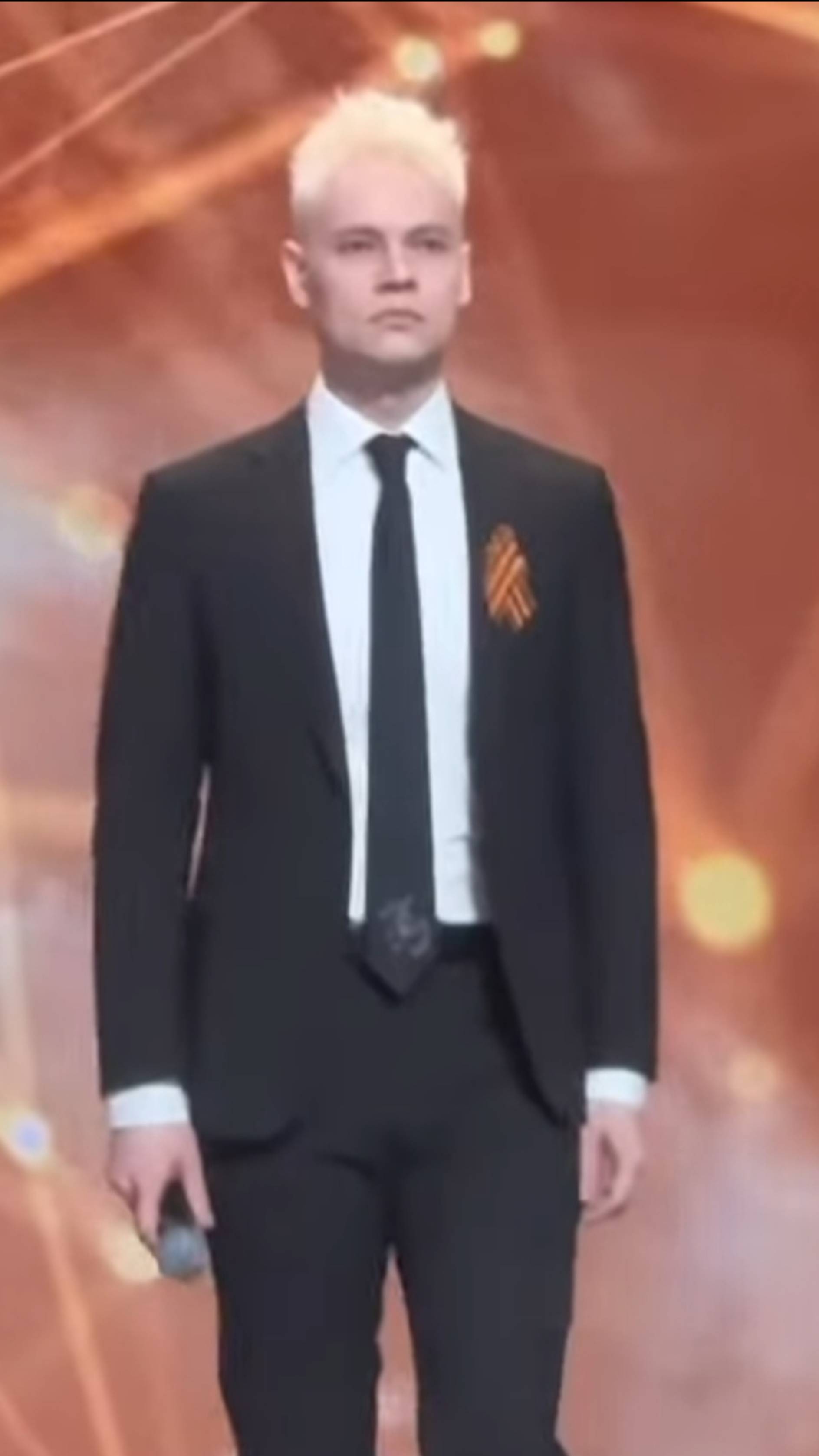 Вчера SHAMAN с хором Данилова монастыря ярко выступил с песней Живой в концертном зале Москва