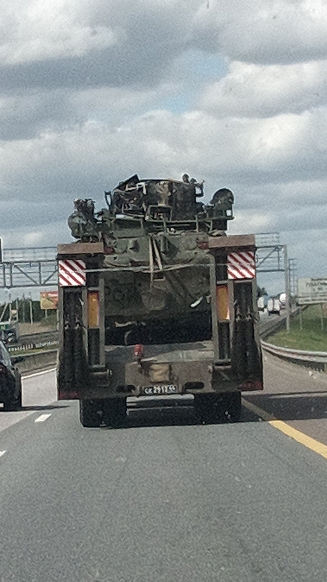 подбитый БТР 😥 смотреть онлайн