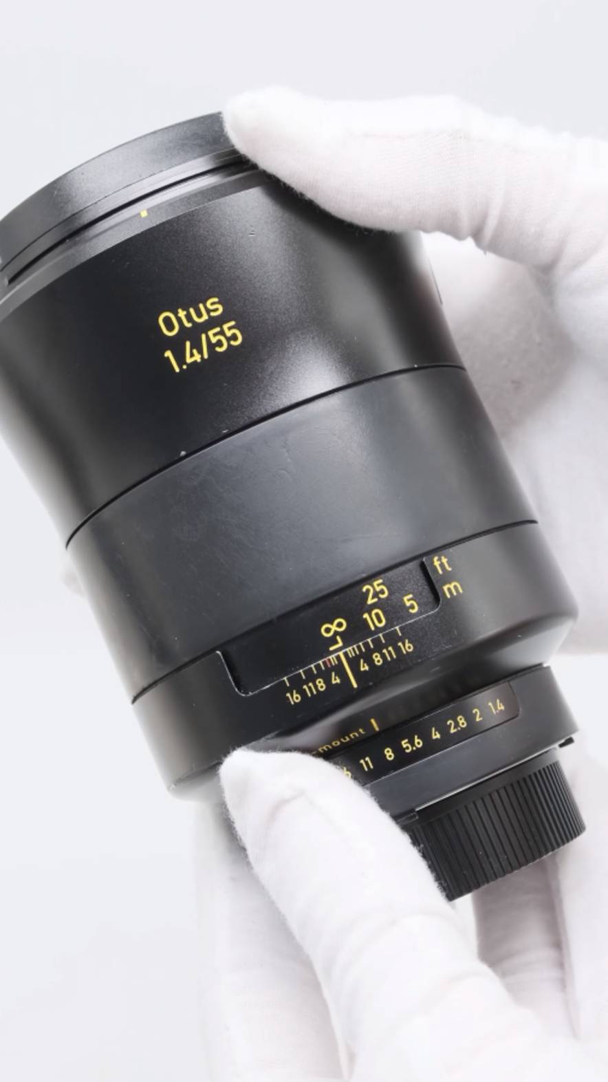 Zeiss Otus 55mm f/1.4 в упаковке