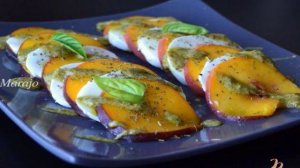 Капрезе с персиками