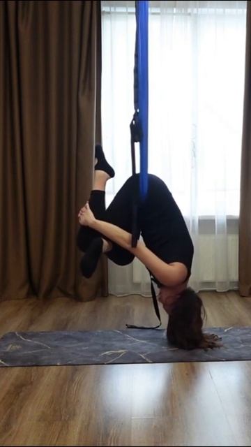 Поза игольного ушка в гамаке смотреть онлайн