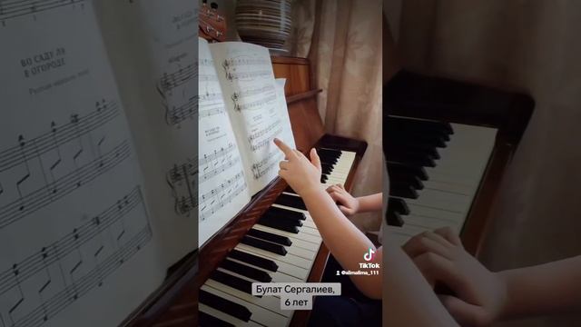 Уроки фортепиано для начинающих. "Во саду ли в огороде" смотреть онлайн