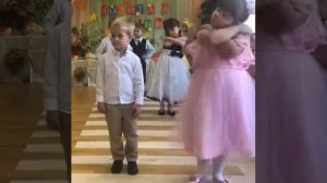Прикол. Дети танцуют. Утренник в детском саду. Для Ватс Апп.
