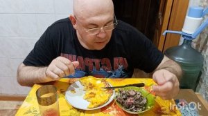 Мукбанг. Яичница с беконом, грузинский салат с баклажанами. Хосе де Рибас и Терентий Дерибас.