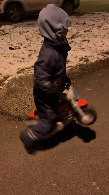 Прогулка с друзьями) #baby #детство #funny #семьявместе #сре? смотреть онлайн